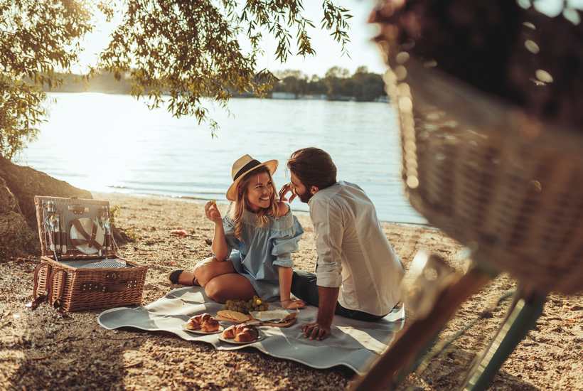 Play it Safe - Choose the Best Picnic Food for a Date