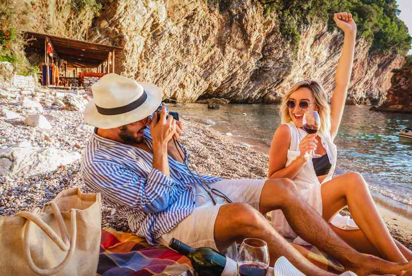 Romantic Beach Picnic Ideas for Your Joy