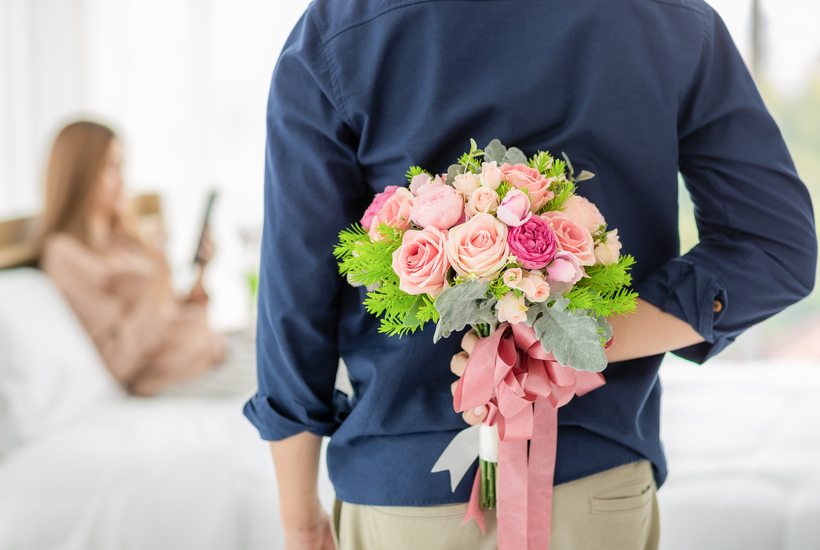 Cute Ways to Ask a Girl Out with Flowers – In Person