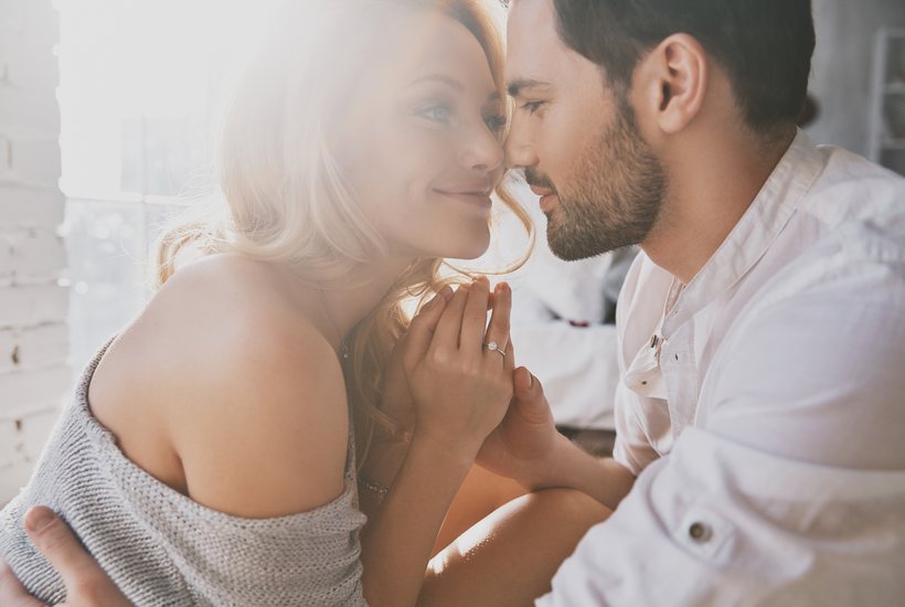 How to Know If a Woman Is into You – Useful Signs